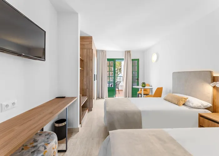 Апартаменты Apartamentos Tropicana *