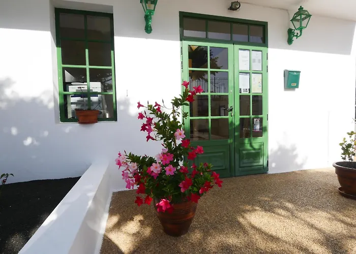 Апартаменты Apartamentos Tropicana