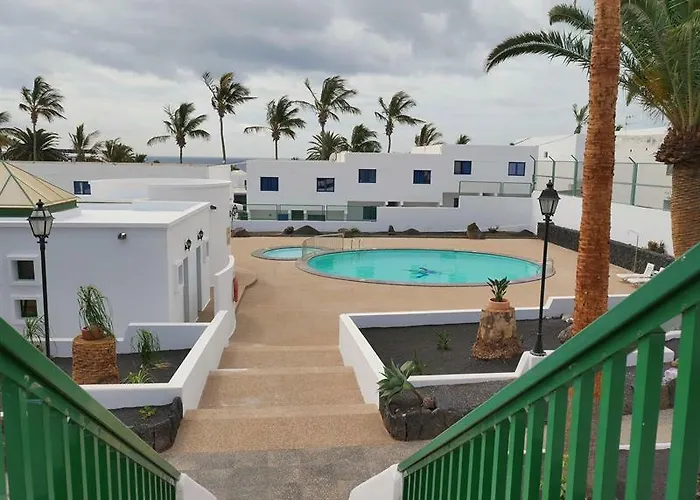 Апартаменты Apartamentos Tropicana *